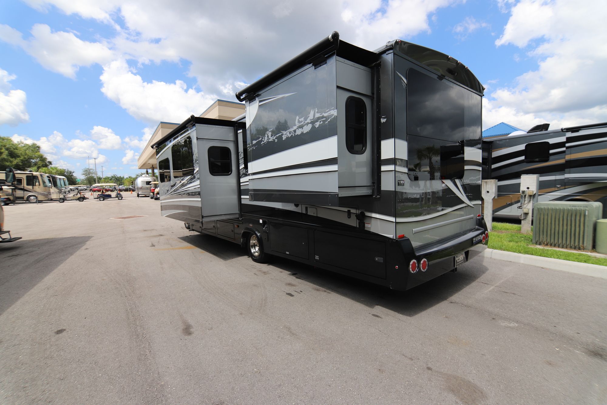 Used 2018 Dynamax Isata 4 31DS Class C  For Sale