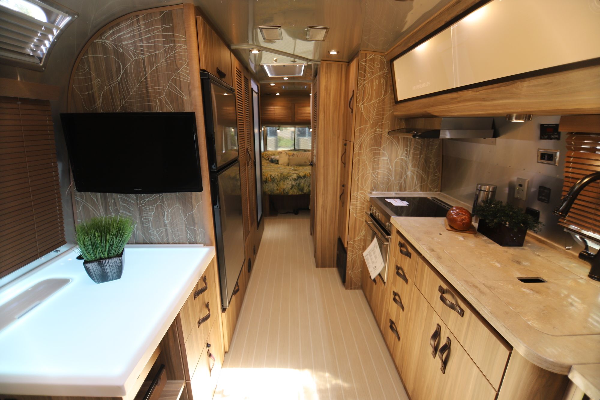 New 2019 Airstream Tommy Bahama 27FB Travel Trailer  For Sale