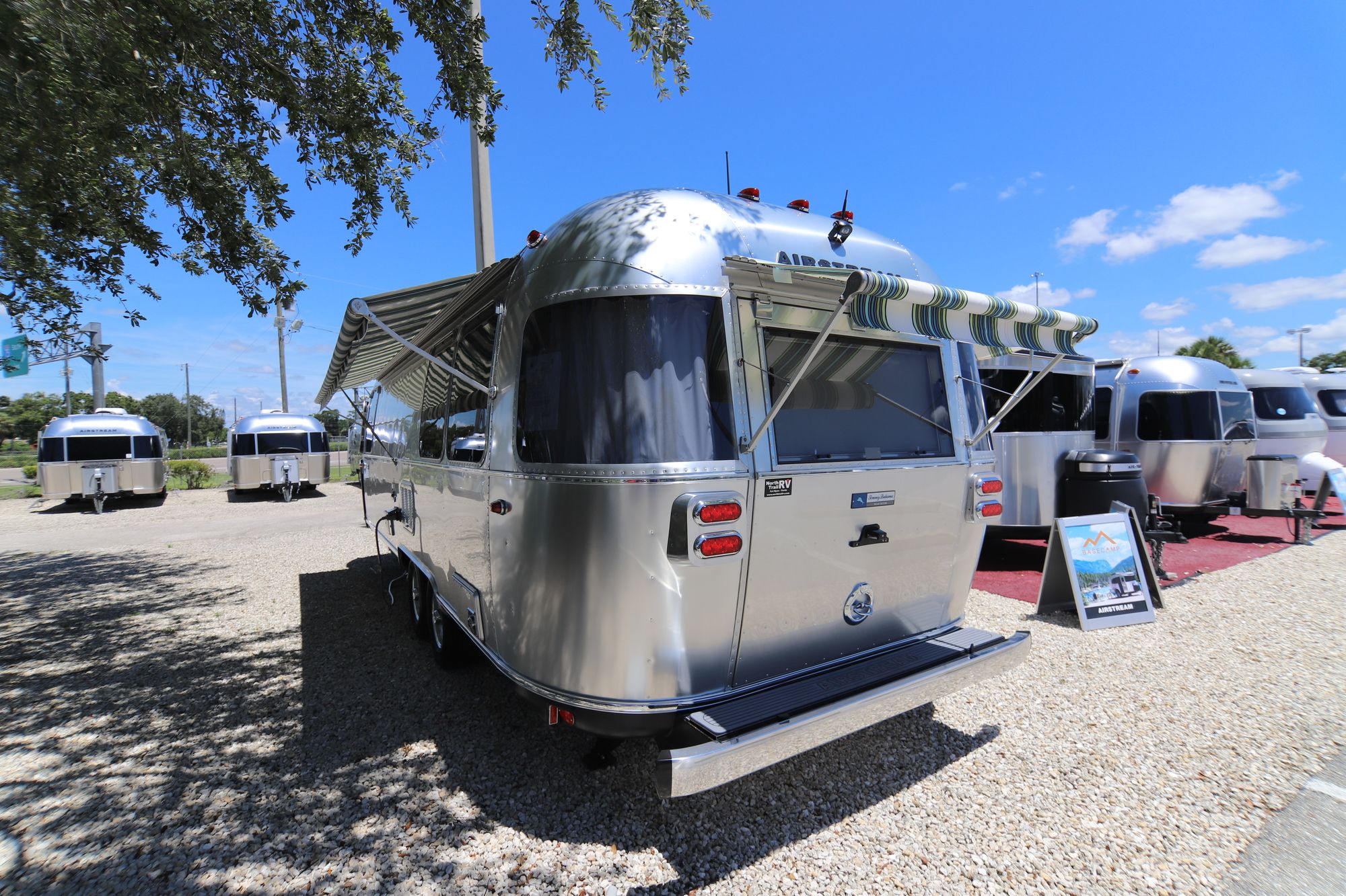 New 2019 Airstream Tommy Bahama 27FB Travel Trailer  For Sale