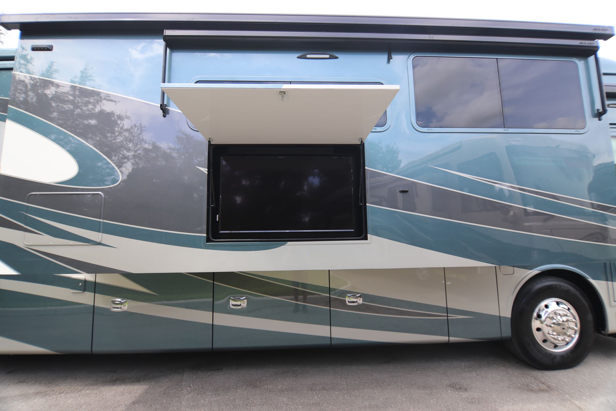 New 2019 Tiffin Motor Homes Allegro Bus 45MP Class A  For Sale