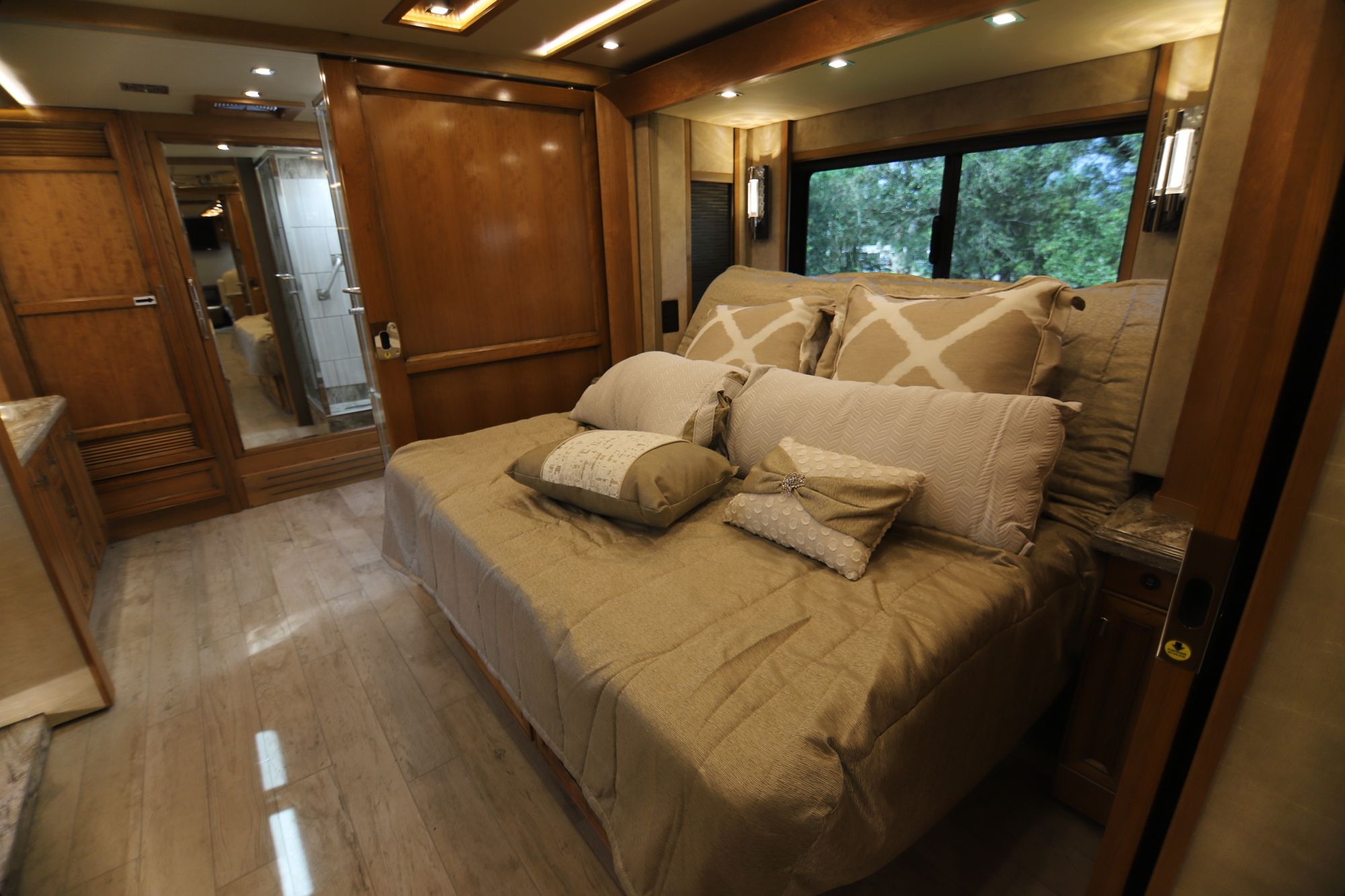 New 2019 Tiffin Motor Homes Allegro Bus 40IP Class A  For Sale