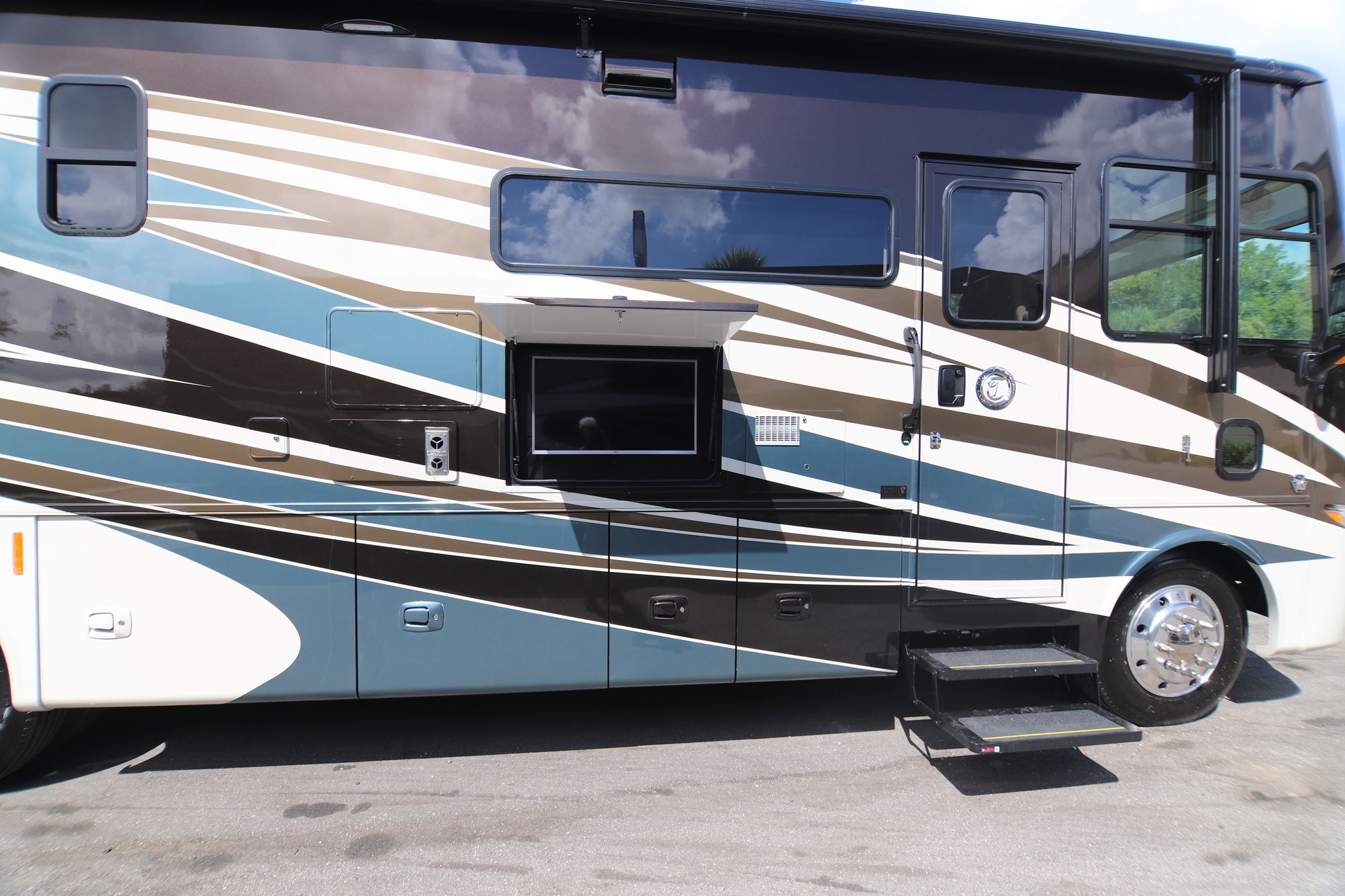 New 2019 Tiffin Motor Homes Allegro 32SA Class A  For Sale