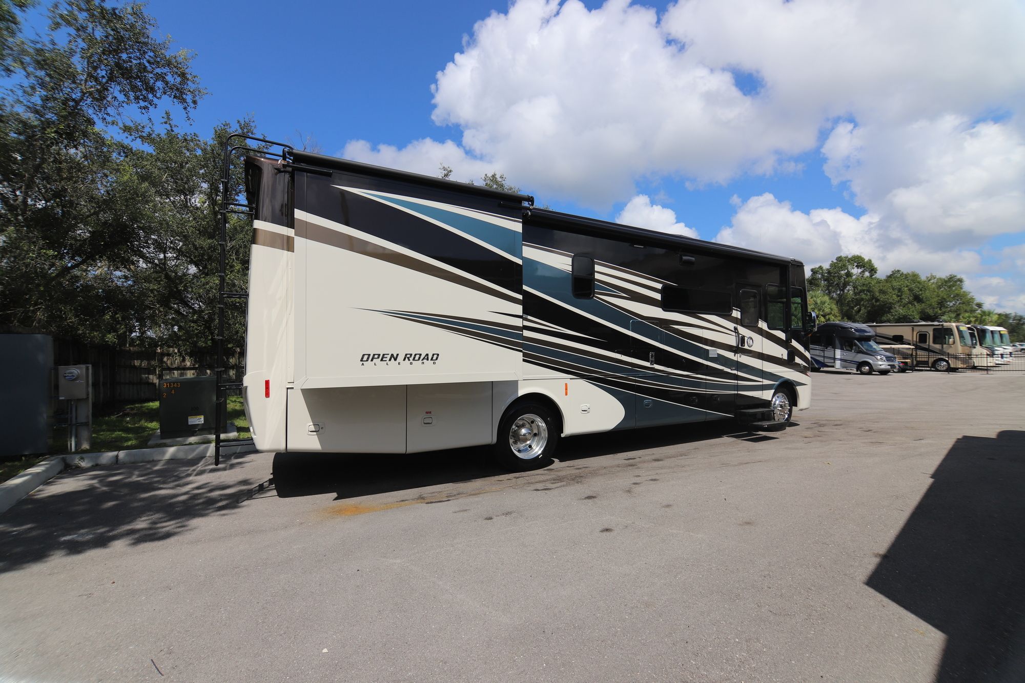 New 2019 Tiffin Motor Homes Allegro 32SA Class A  For Sale