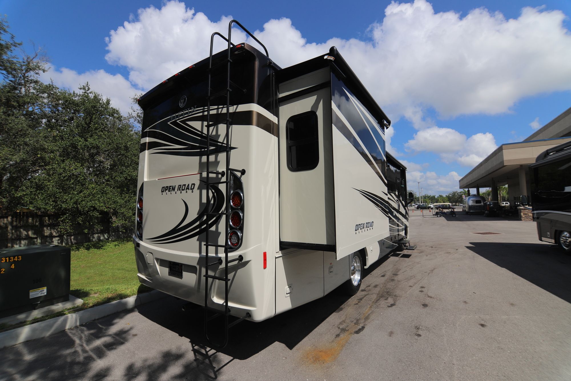 New 2019 Tiffin Motor Homes Allegro 32SA Class A  For Sale