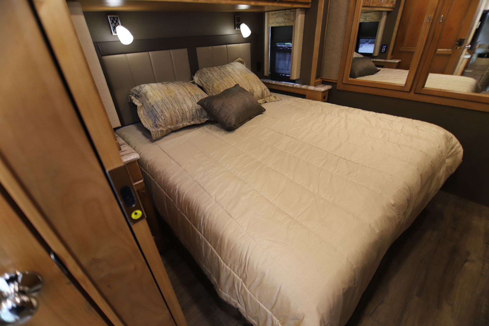 New 2019 Tiffin Motor Homes Allegro 32SA Class A  For Sale