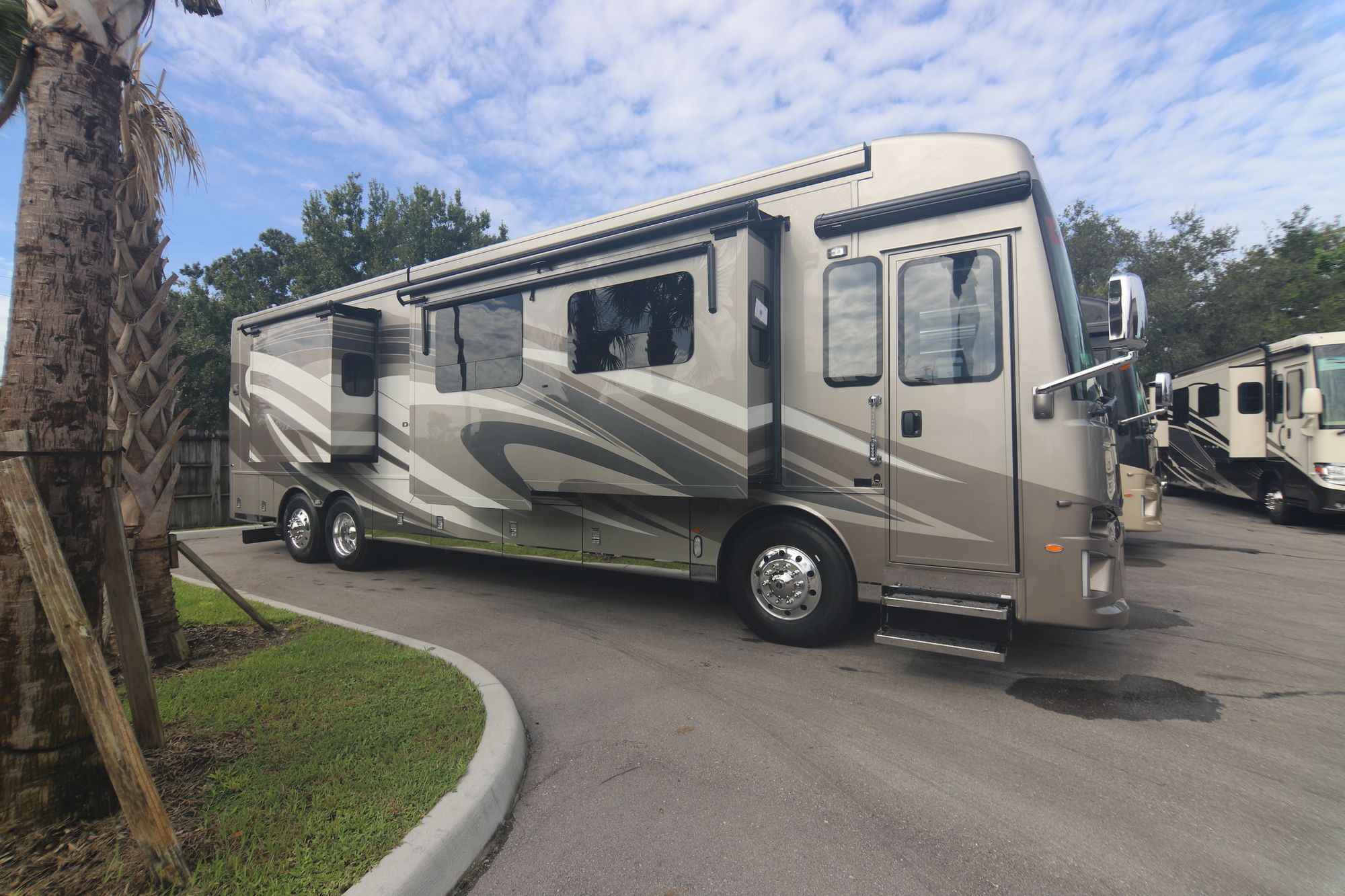 New 2019 Newmar Dutch Star 4002 Class A  For Sale