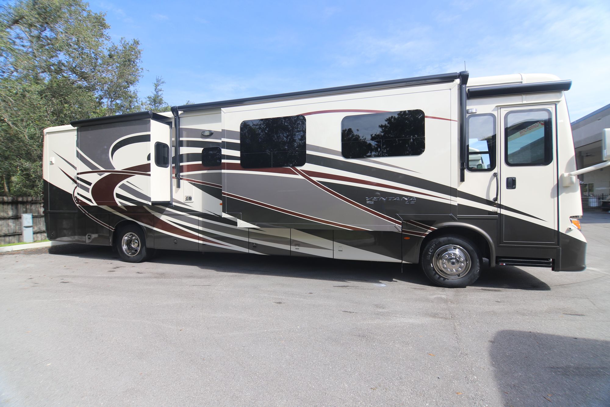 New 2019 Newmar Ventana Le 4002 Class A  For Sale