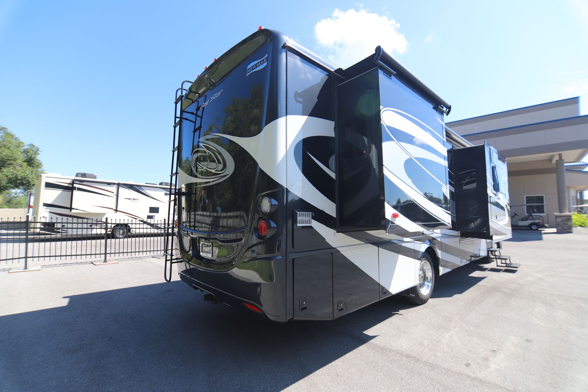 Used 2017 Newmar Bay Star 3333 Class A  For Sale