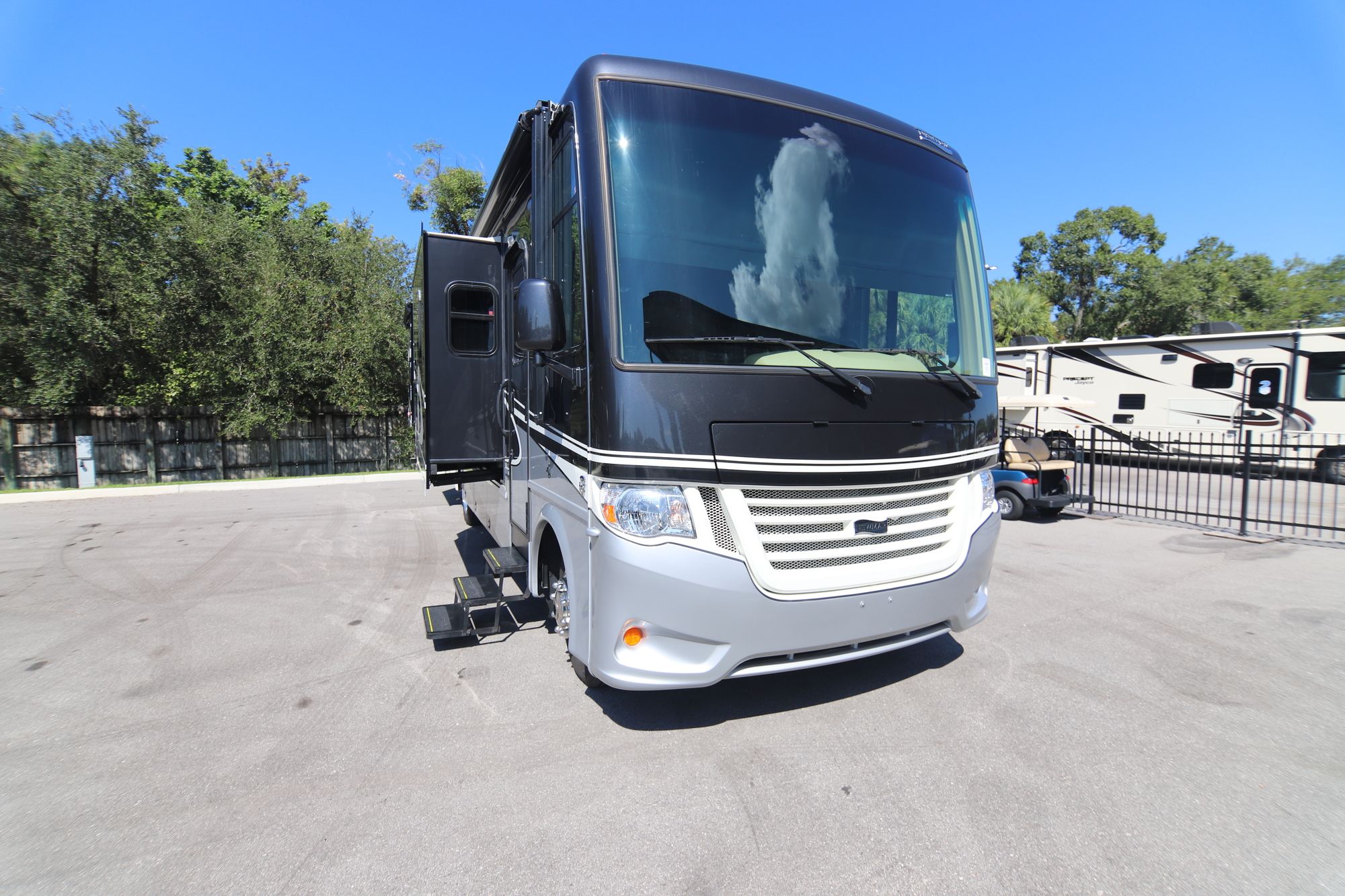 Used 2017 Newmar Bay Star 3333 Class A  For Sale