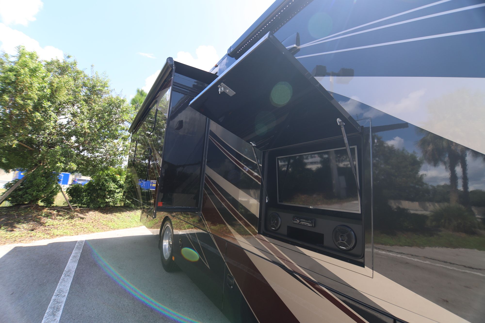 Used 2017 Renegade Rv Verona 40VBH Super C  For Sale