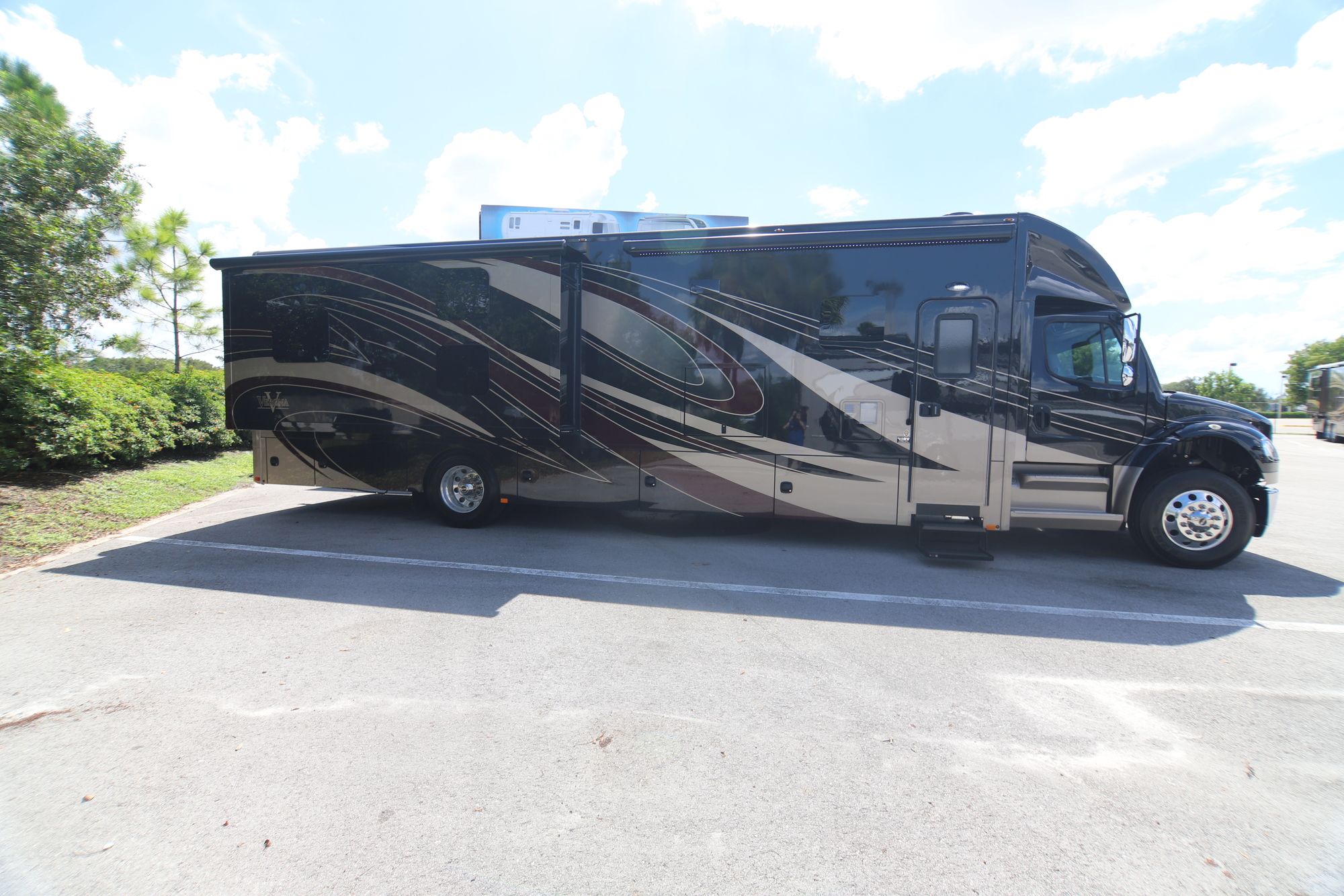 Used 2017 Renegade Rv Verona 40VBH Super C  For Sale