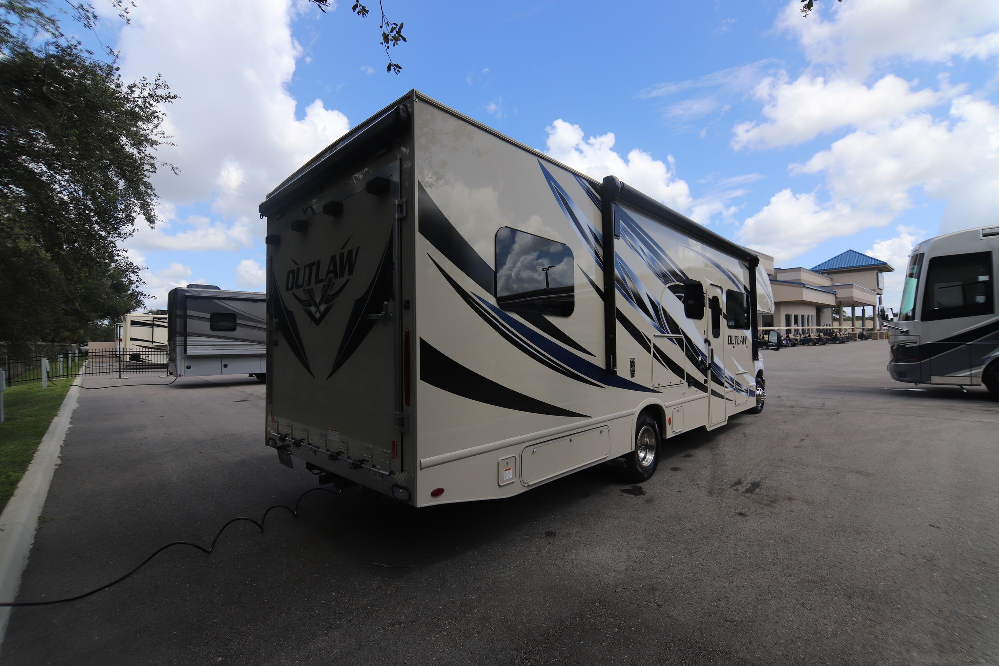 New 2019 Thor Outlaw TOYHAULER Class C  For Sale