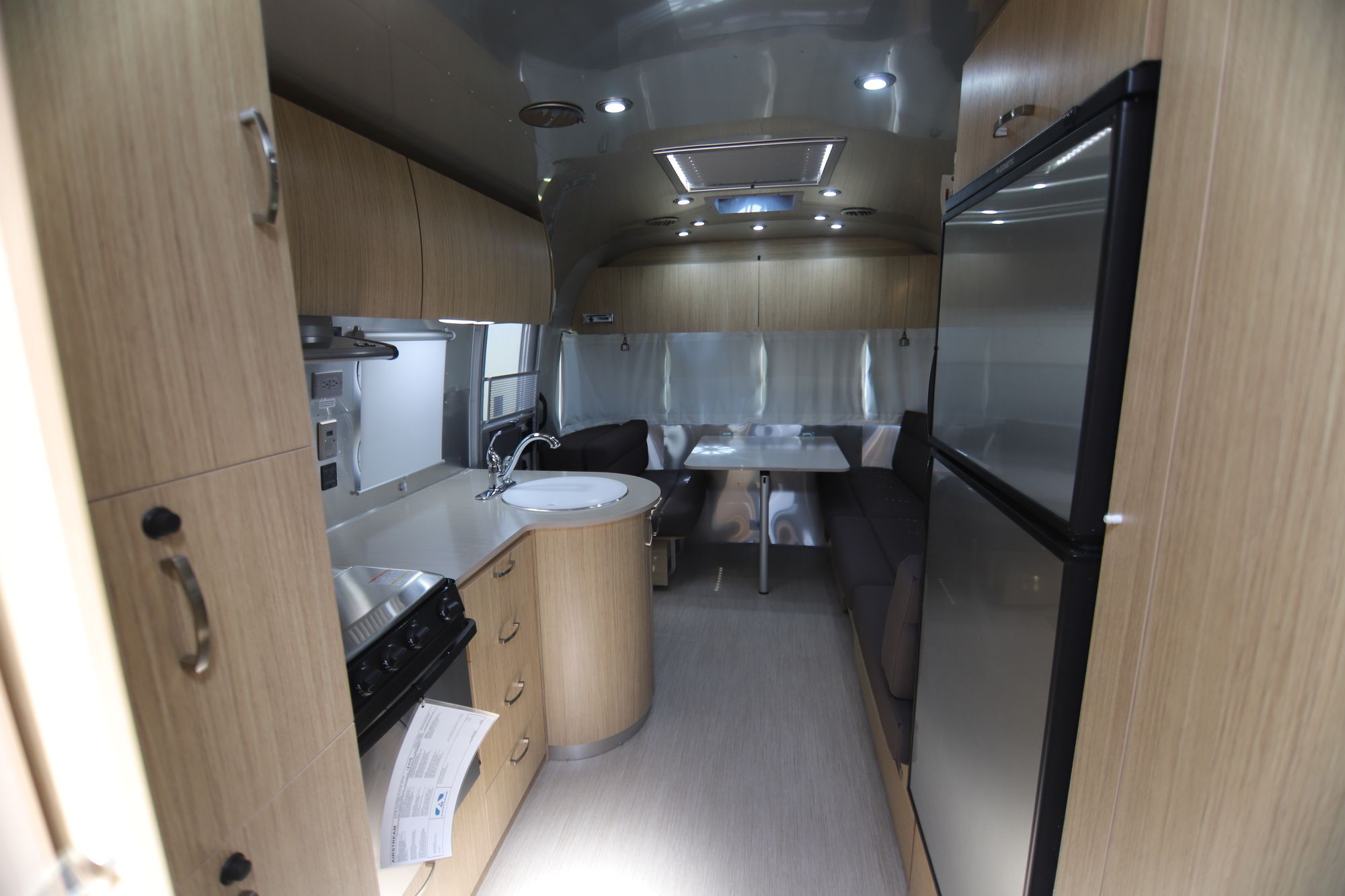 New 2019 Airstream Flying Cloud 27FB Travel Trailer  For Sale