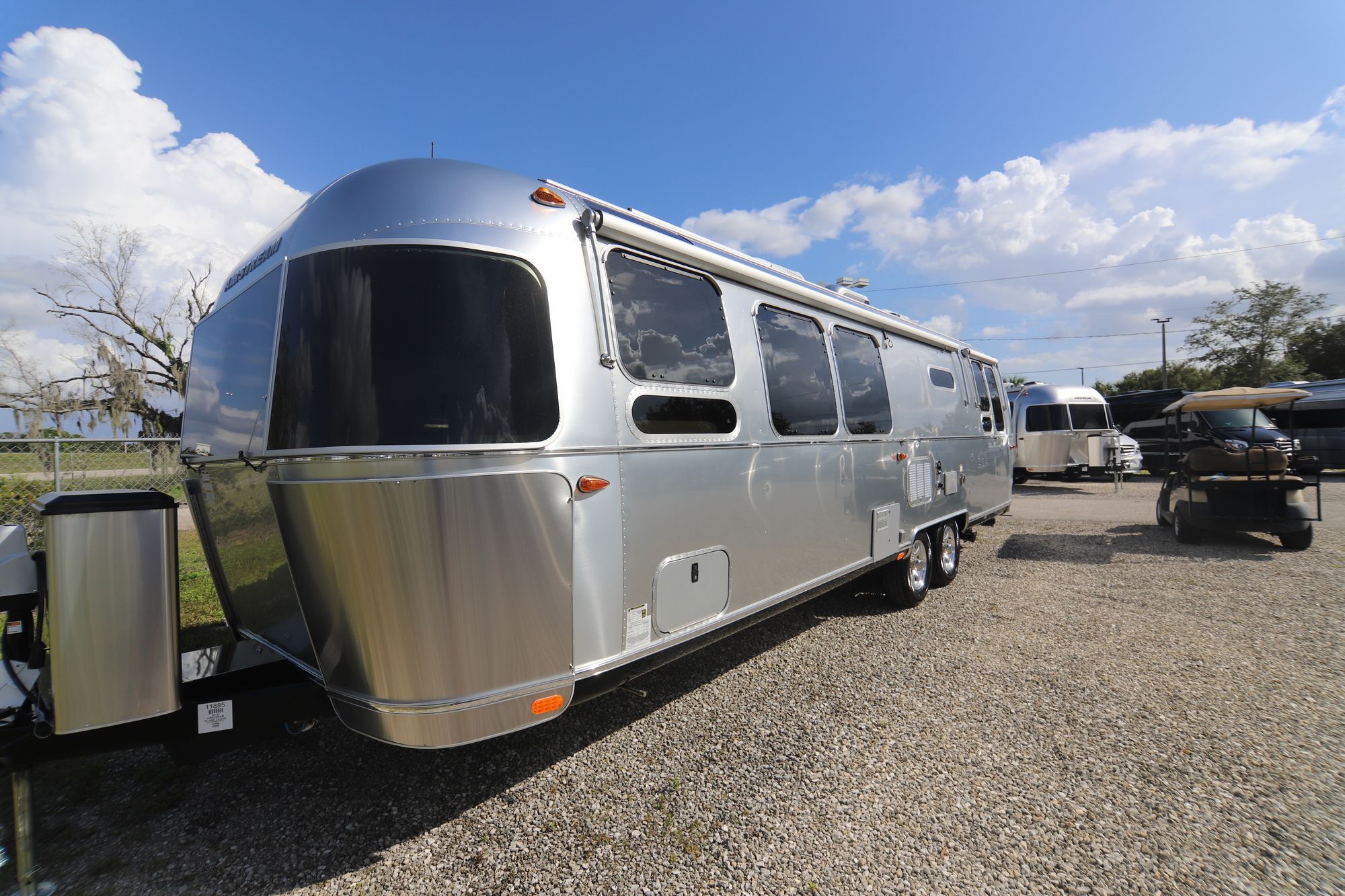 New 2019 Airstream Flying Cloud 30RB Travel Trailer  For Sale