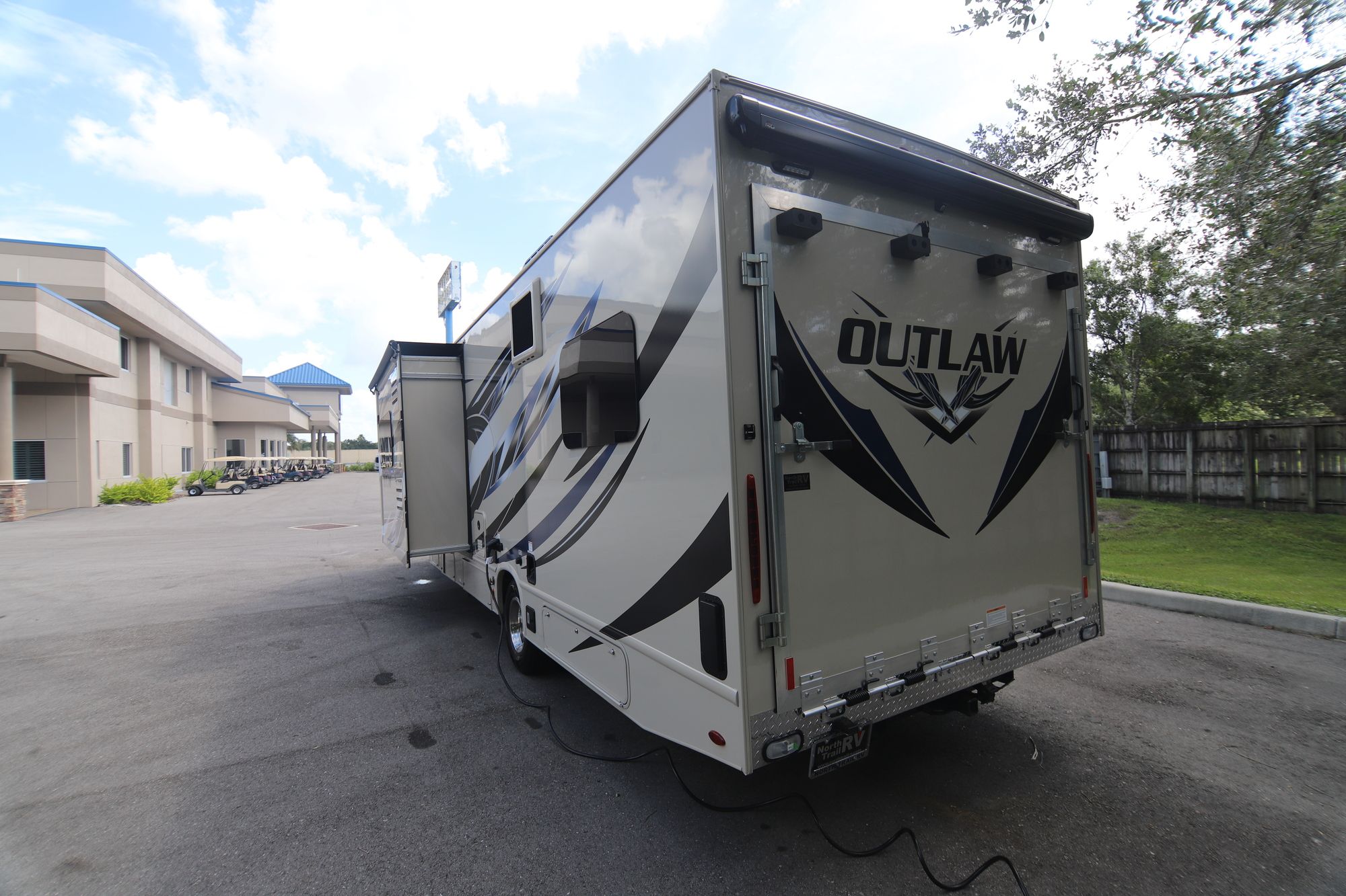 New 2019 Thor Outlaw TOYHAULER Class C  For Sale