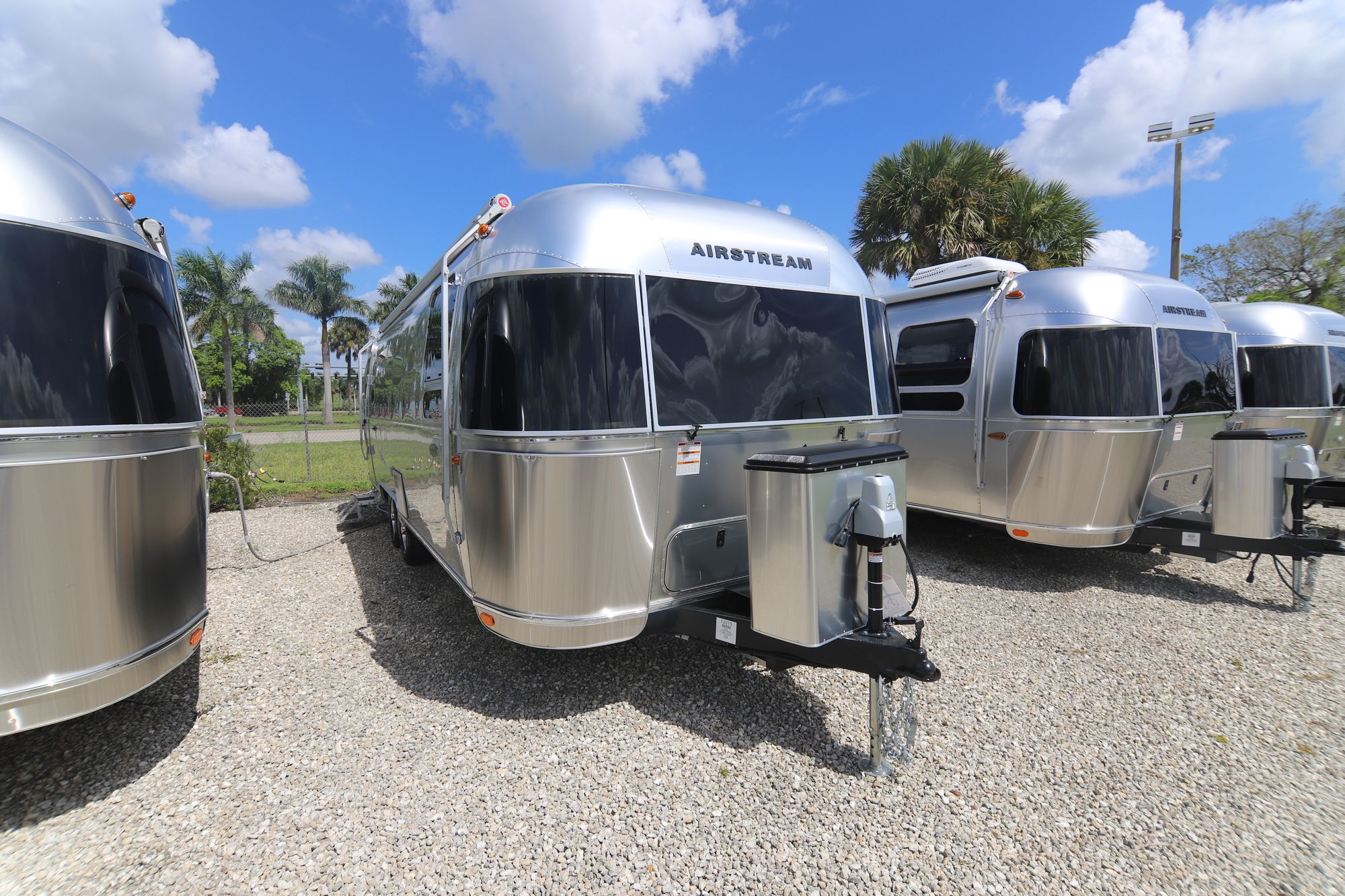 New 2019 Airstream Flying Cloud 27FB Travel Trailer  For Sale