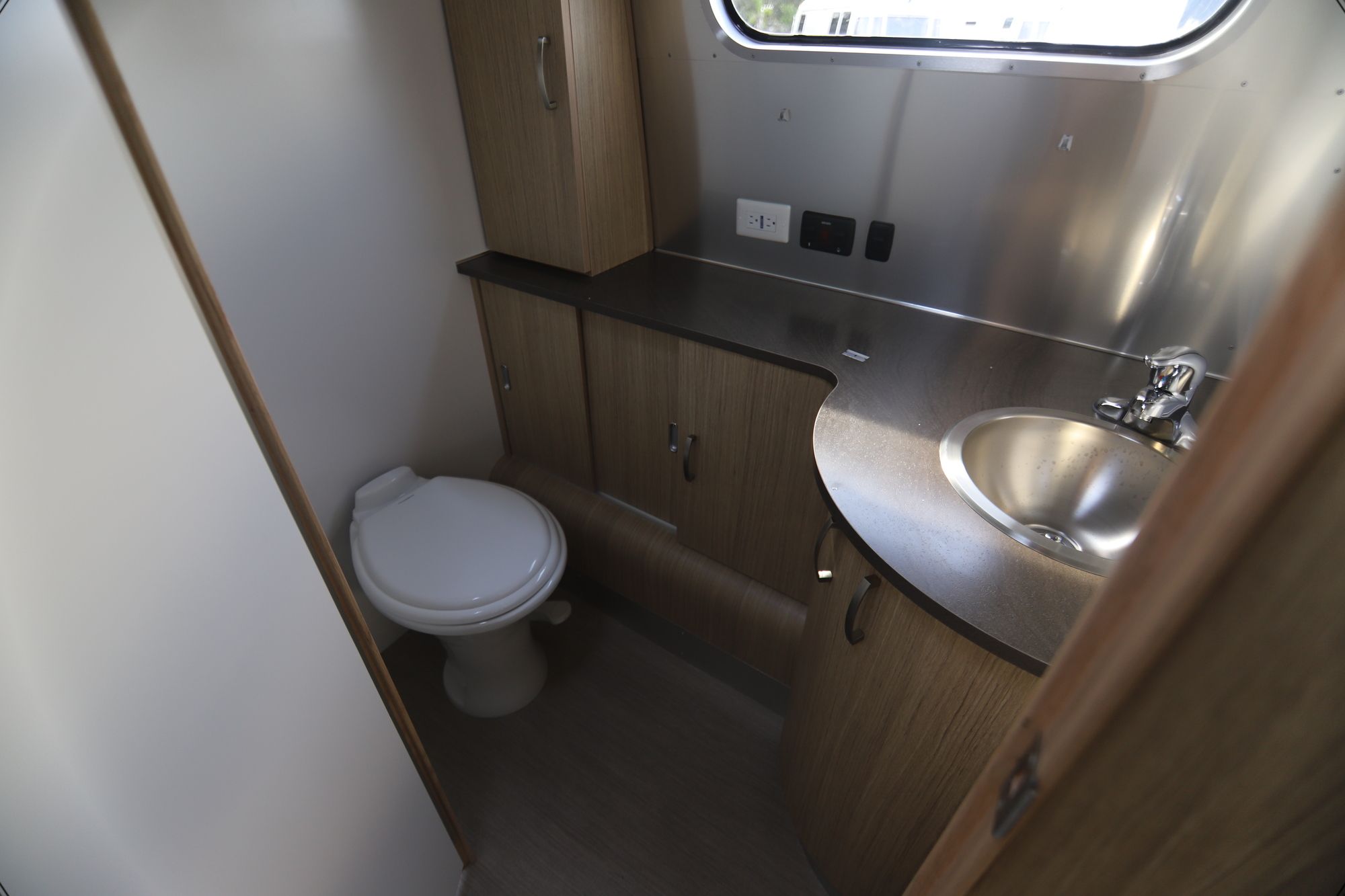 New 2019 Airstream Flying Cloud 30RB Travel Trailer  For Sale