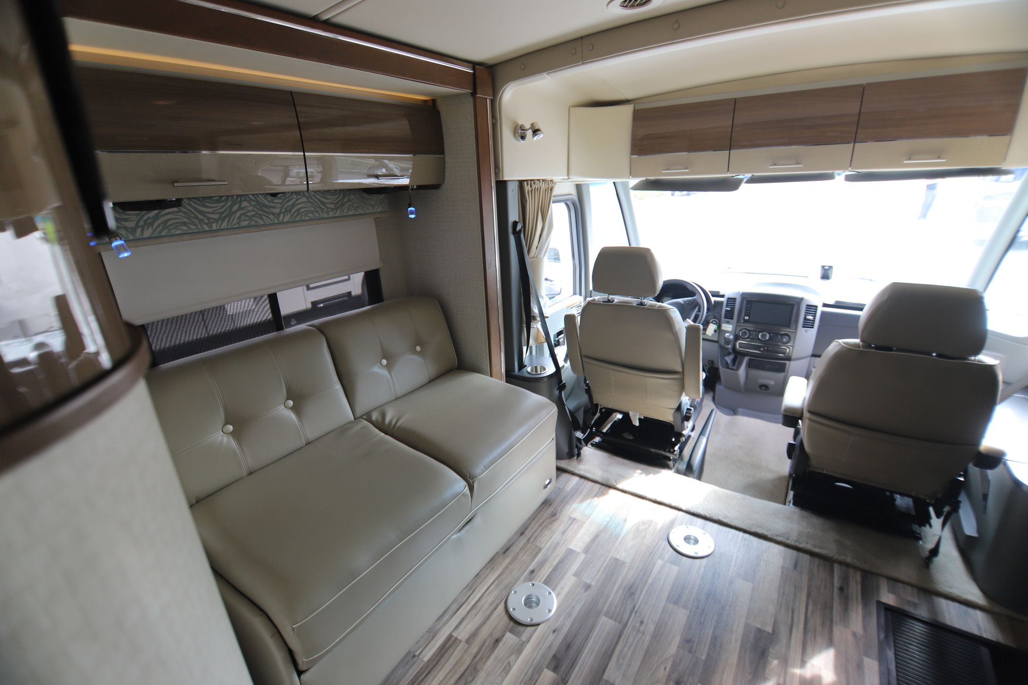 Used 2017 Winnebago Via 25T Class A  For Sale