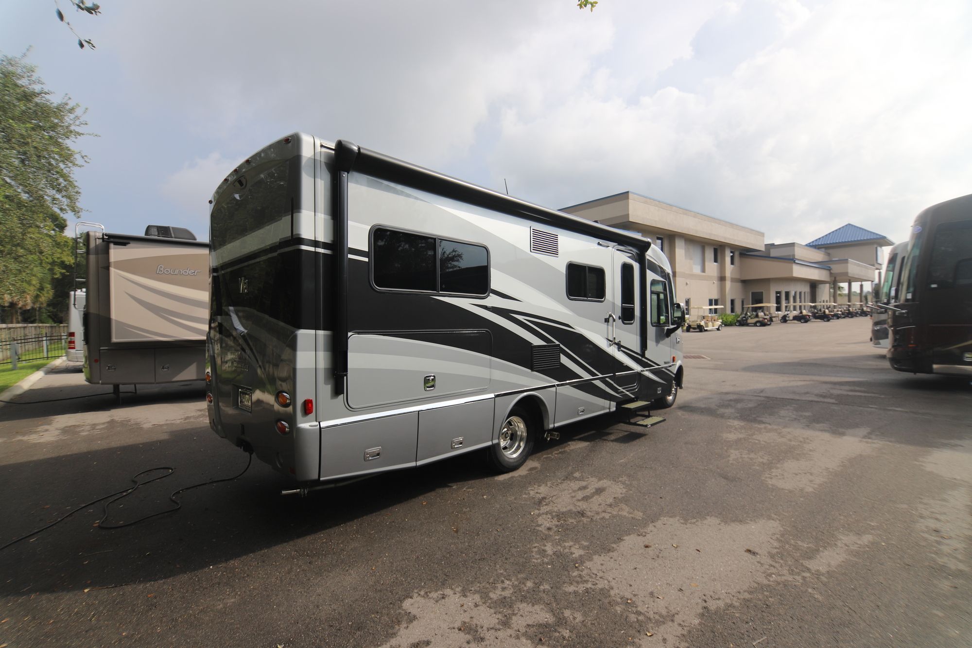 Used 2017 Winnebago Via 25T Class A  For Sale