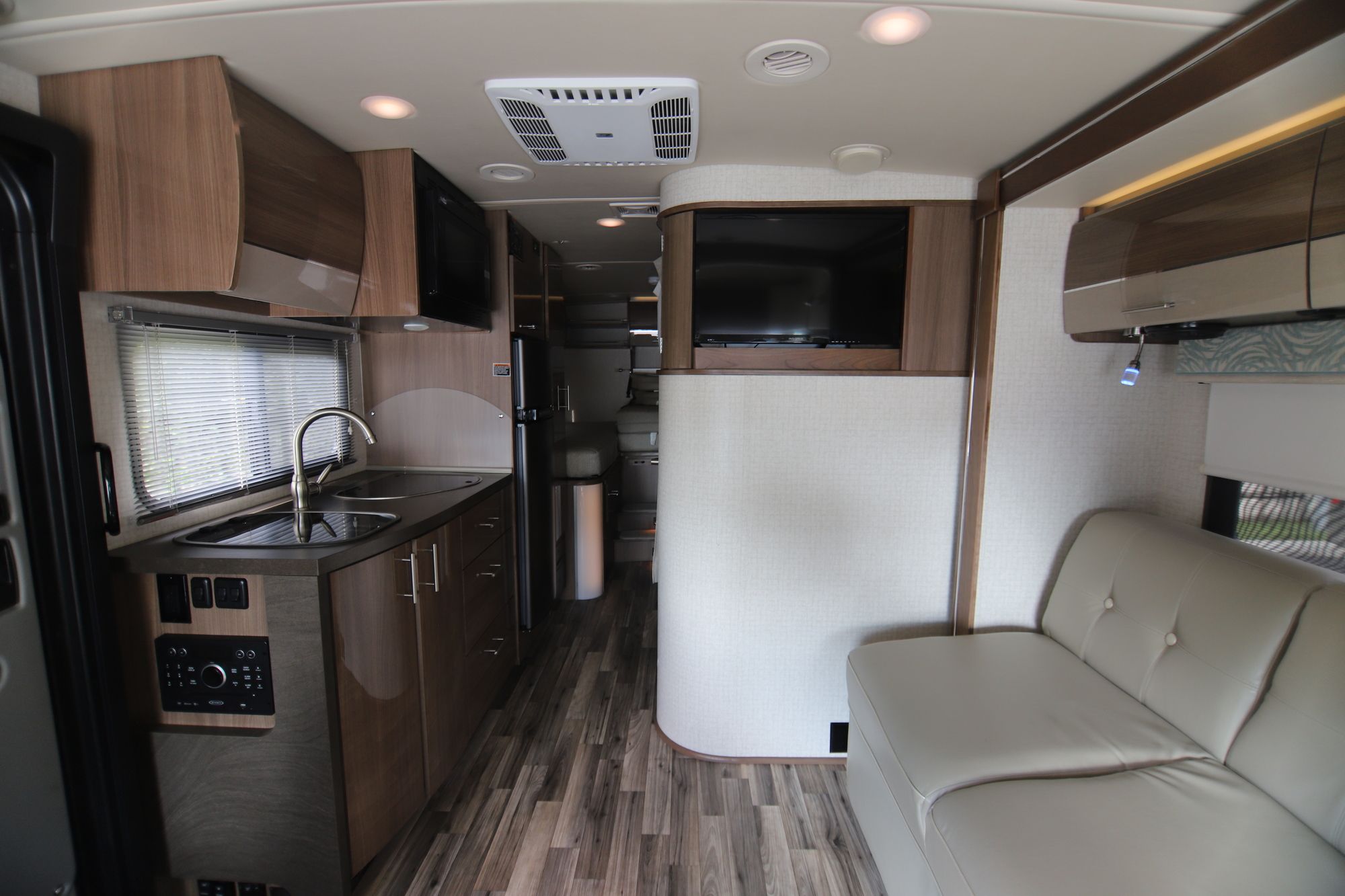 Used 2017 Winnebago Via 25T Class A  For Sale