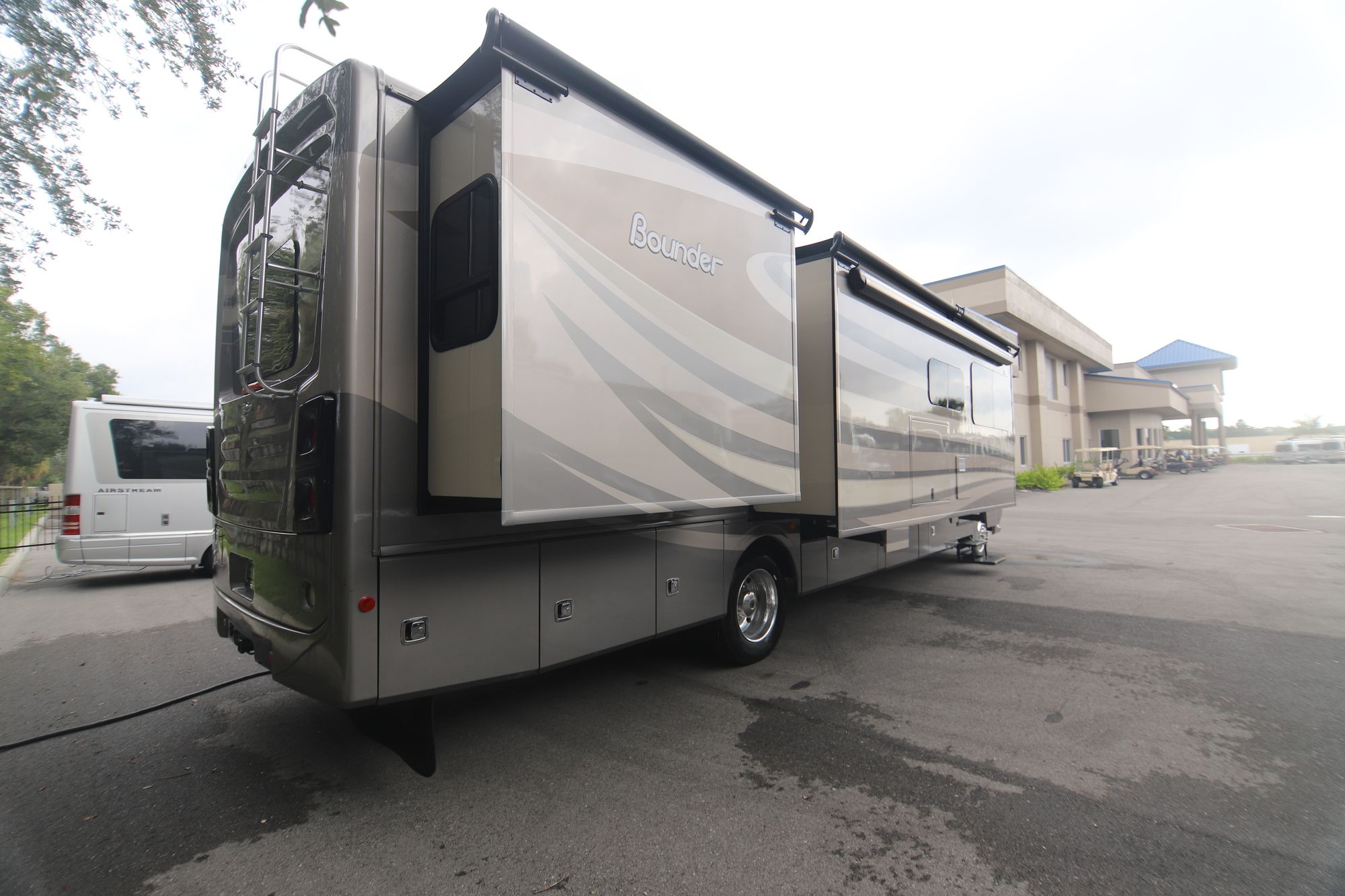 Used 2017 Fleetwood Bounder 35P Class A  For Sale