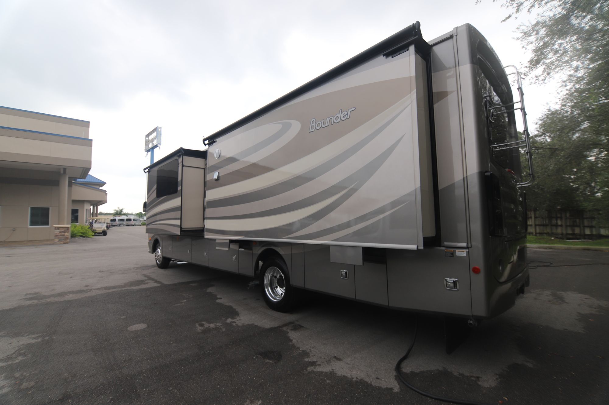 Used 2017 Fleetwood Bounder 35P Class A  For Sale