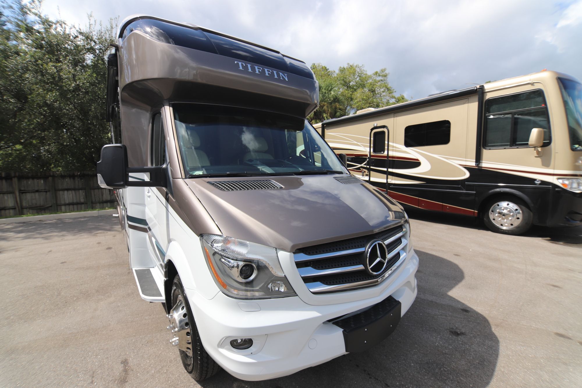 New 2019 Tiffin Motor Homes Wayfarer 24TW Class C  For Sale