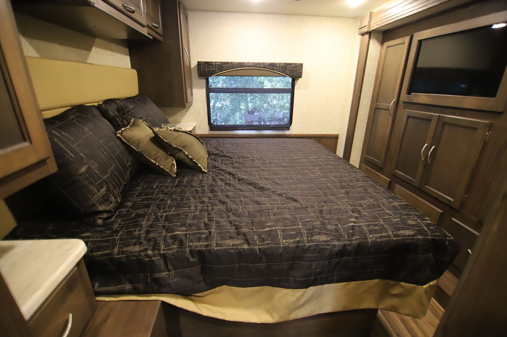 Used 2018 Coachmen Mirada 35K Class A  For Sale