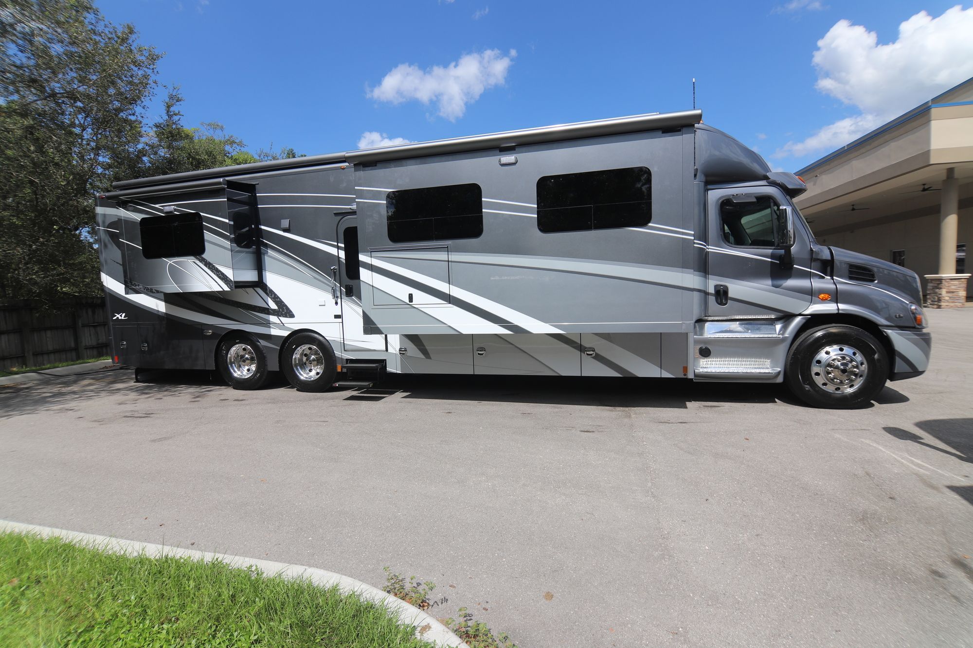 New 2019 Renegade Rv Xl X43DB Super C  For Sale