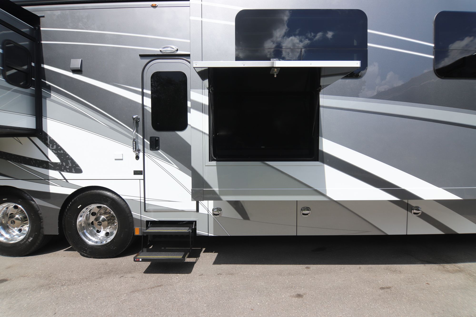 New 2019 Renegade Rv Xl X43DB Super C  For Sale