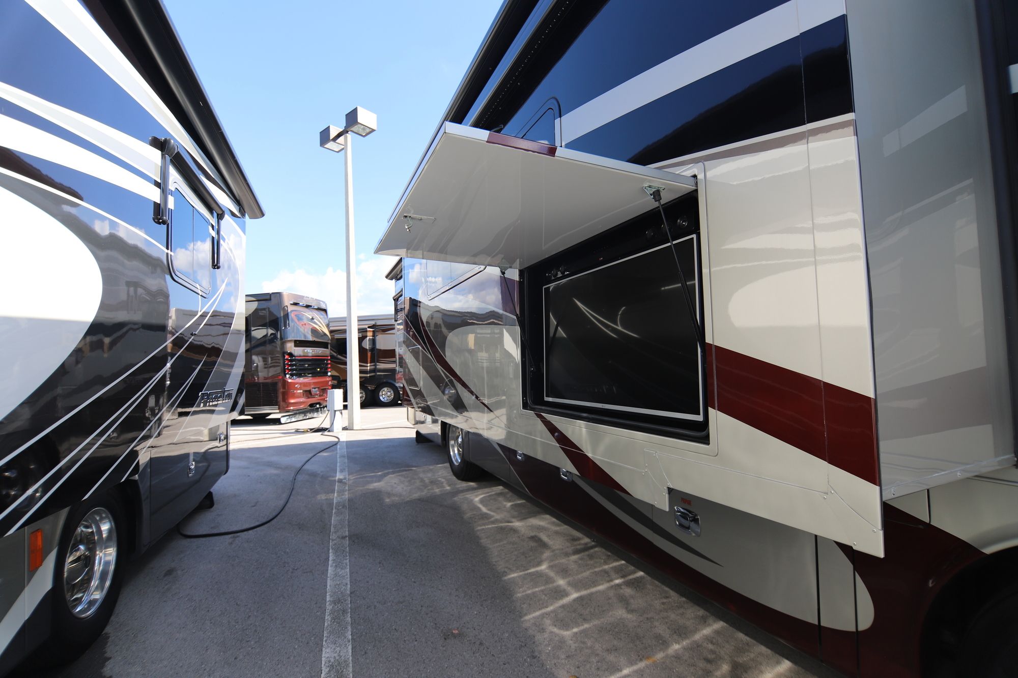 Used 2017 Tiffin Motor Homes Phaeton 36GH Class A  For Sale