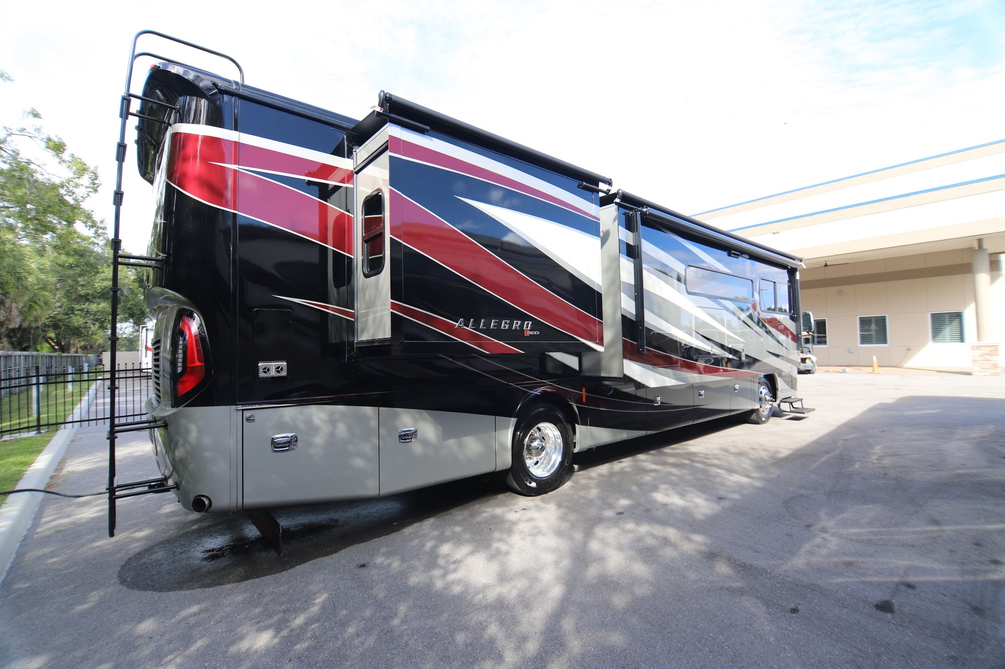 New 2019 Tiffin Motor Homes Allegro Red 37PA Class A  For Sale