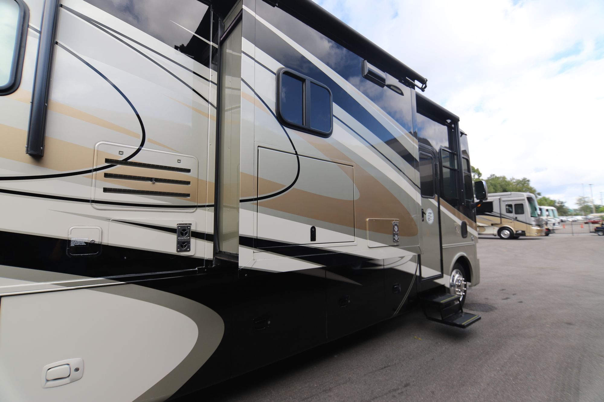 Used 2015 Tiffin Motor Homes Allegro 34TGA Class A  For Sale