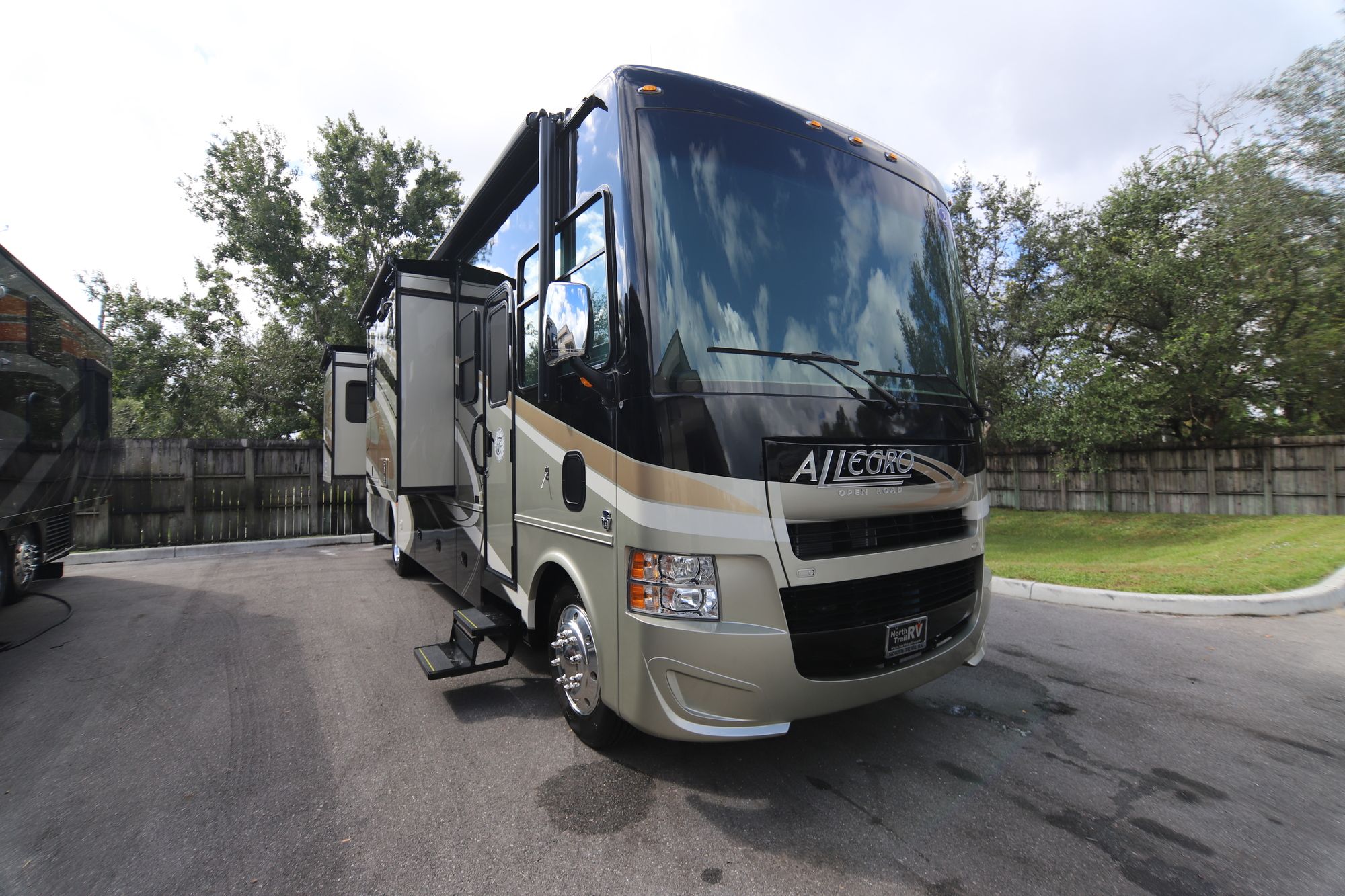 Used 2015 Tiffin Motor Homes Allegro 34TGA Class A  For Sale