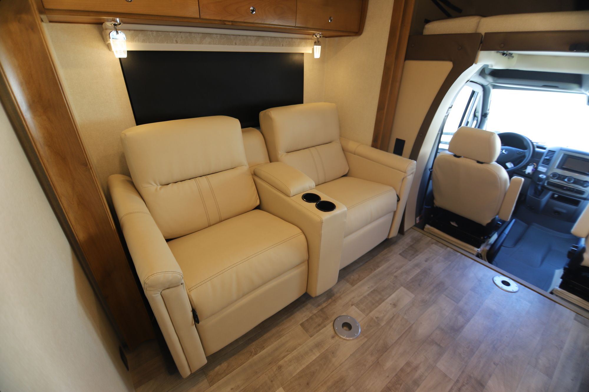 New 2019 Tiffin Motor Homes Wayfarer 25QW Class C  For Sale