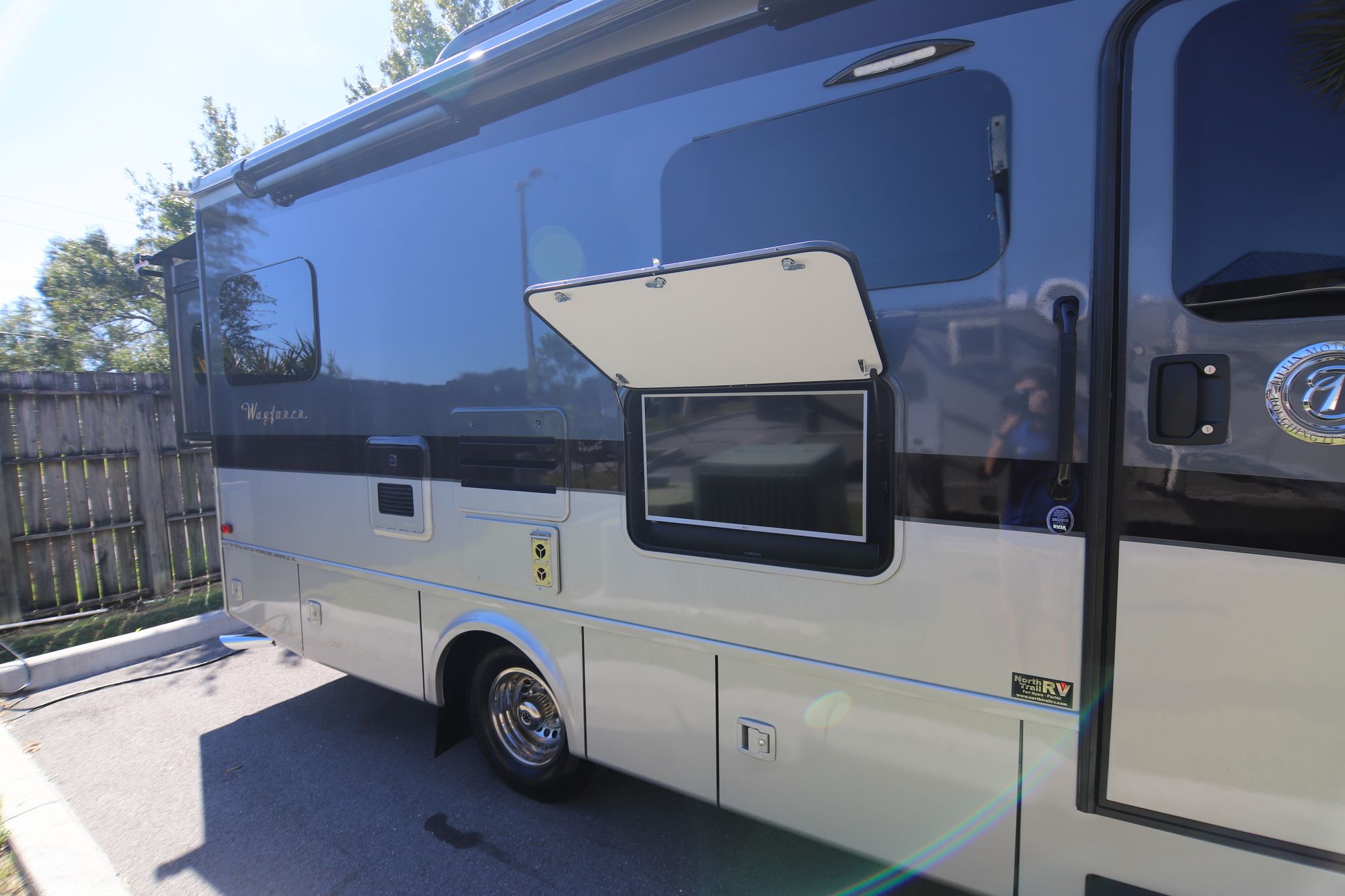 New 2019 Tiffin Motor Homes Wayfarer 25QW Class C  For Sale