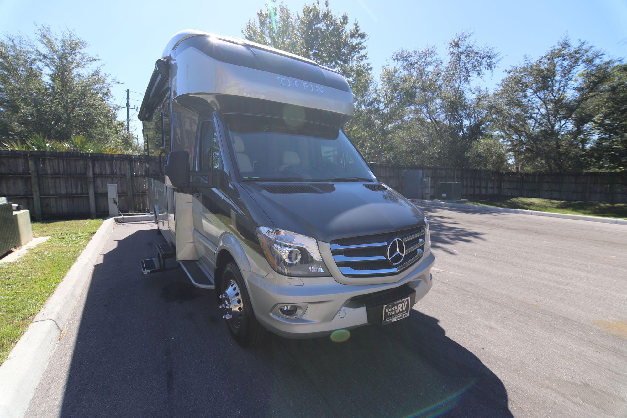 New 2019 Tiffin Motor Homes Wayfarer 25QW Class C  For Sale