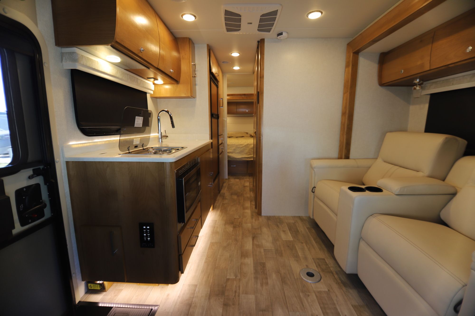 New 2019 Tiffin Motor Homes Wayfarer 25QW Class C  For Sale