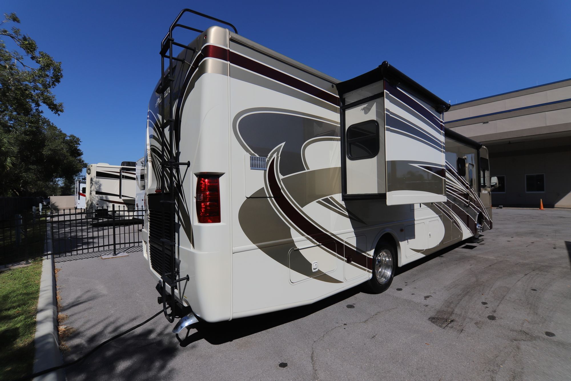 Used 2016 Thor Palazzo 36.1 Class A  For Sale