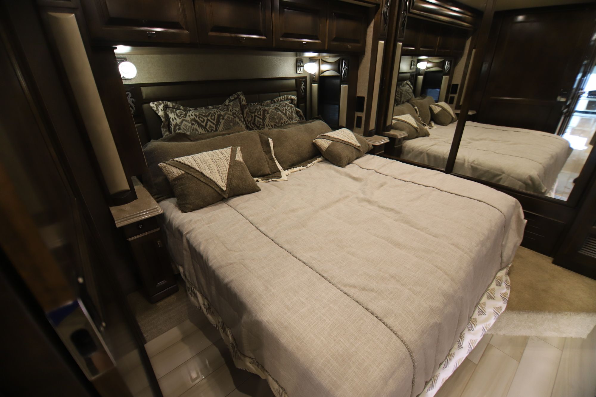 Used 2019 Tiffin Motor Homes Phaeton 40QKH Class A  For Sale