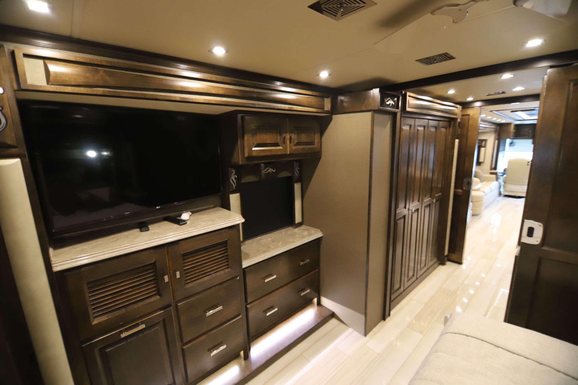 Used 2019 Tiffin Motor Homes Phaeton 40QKH Class A  For Sale