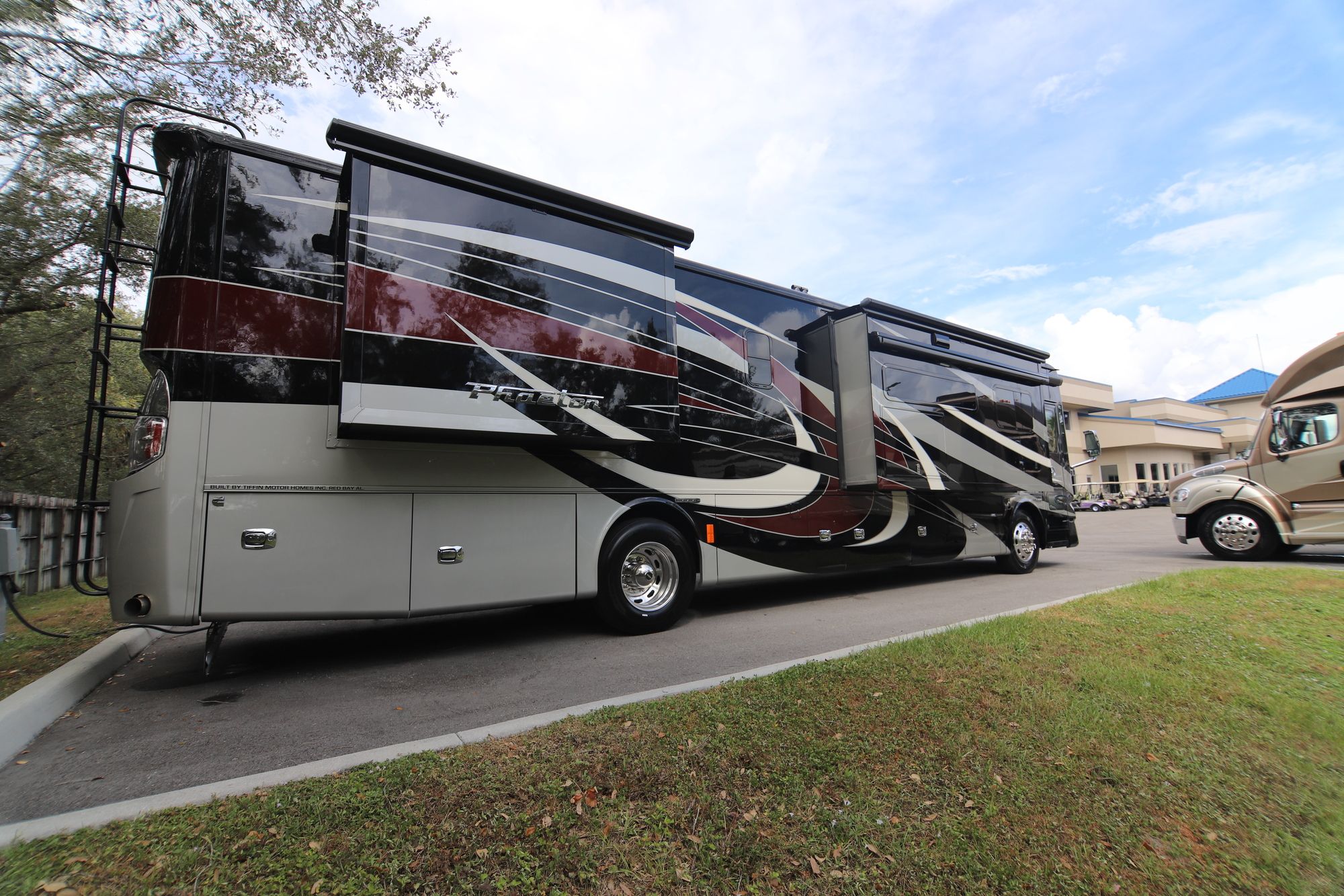 Used 2019 Tiffin Motor Homes Phaeton 40QKH Class A  For Sale