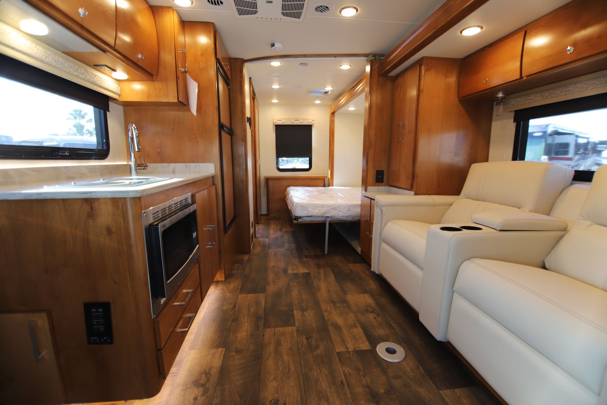 New 2019 Tiffin Motor Homes Wayfarer 24FW Class C  For Sale