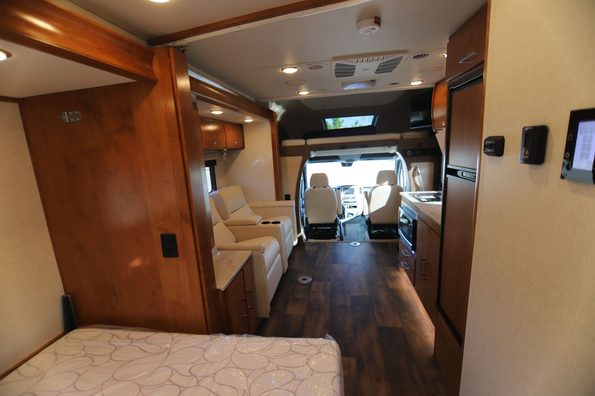 New 2019 Tiffin Motor Homes Wayfarer 24FW Class C  For Sale