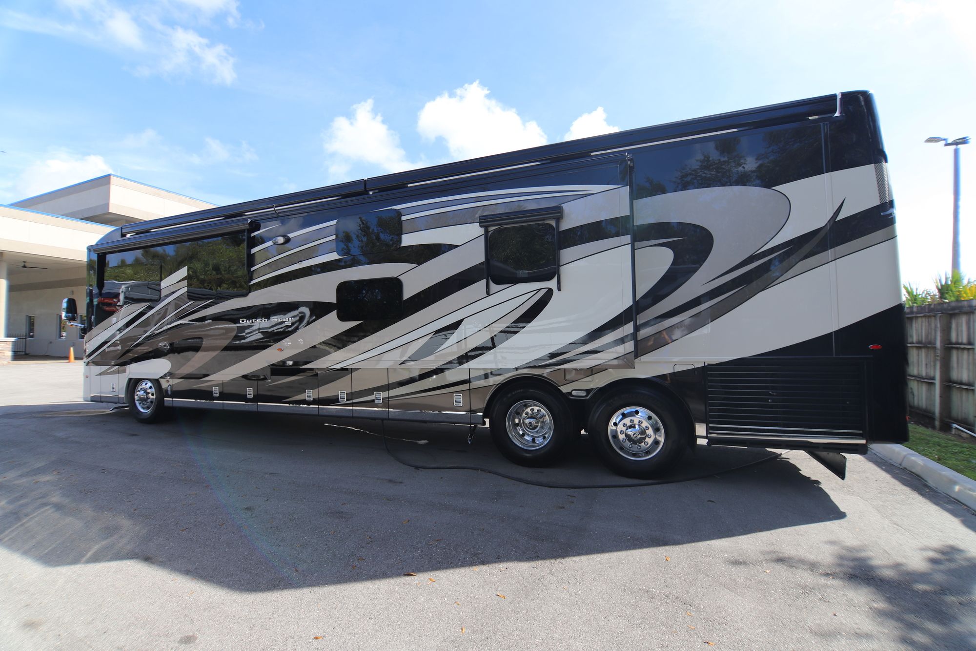 New 2019 Newmar Dutch Star 4326 Class A  For Sale