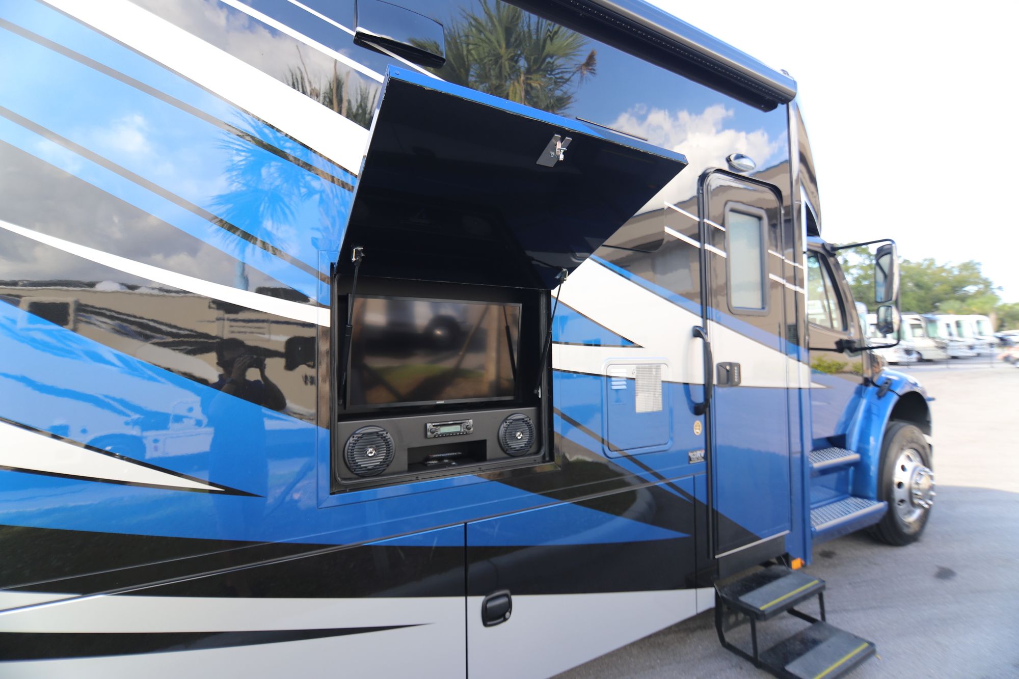 New 2019 Renegade Rv Verona 40VRB Class C  For Sale