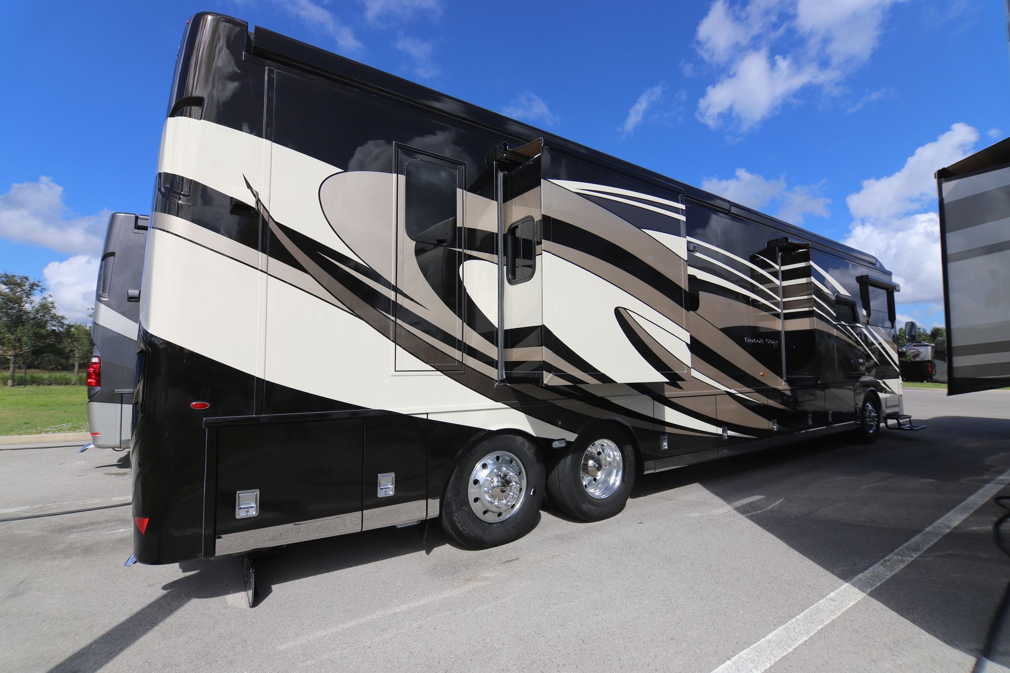 New 2019 Newmar Dutch Star 4310 Class A  For Sale