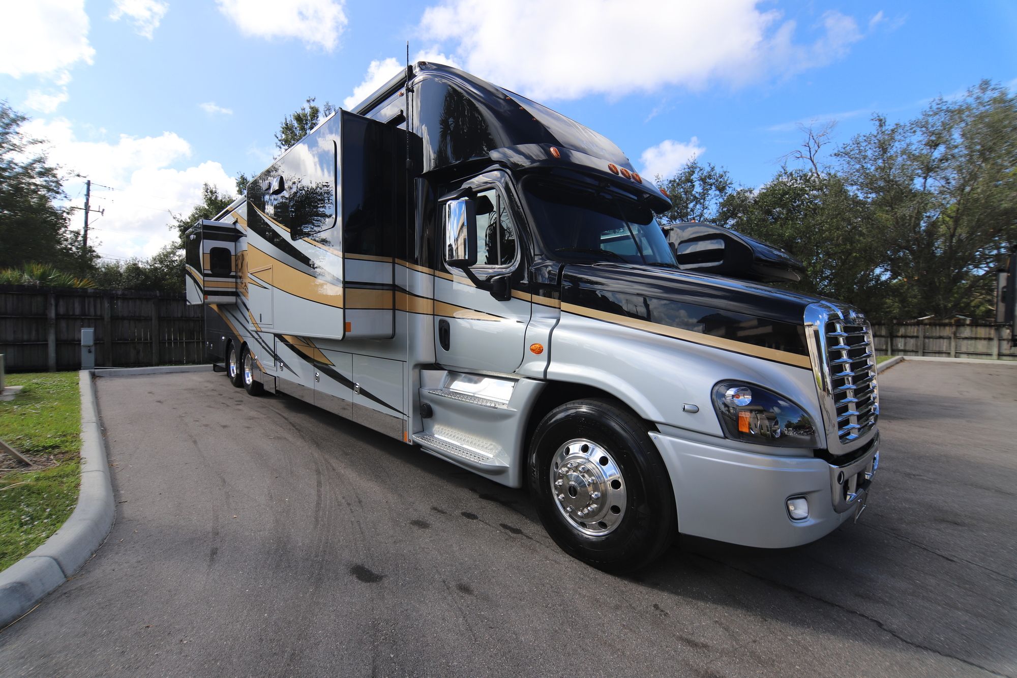 New 2019 Renegade Rv Ikon i4534RX Super C  For Sale