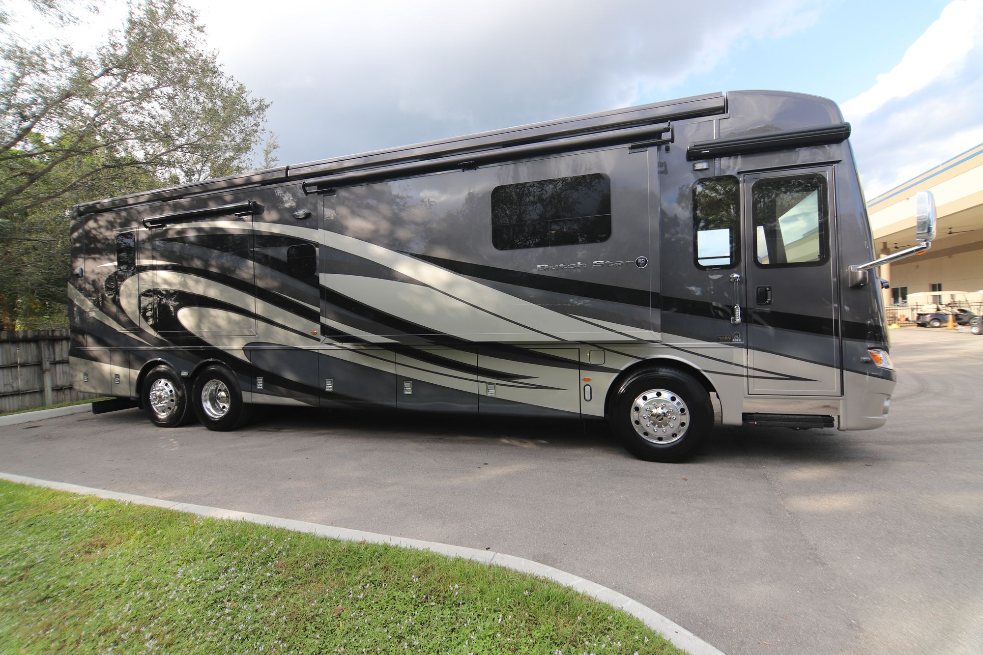 Used 2018 Newmar Dutch Star 4018 Class A  For Sale