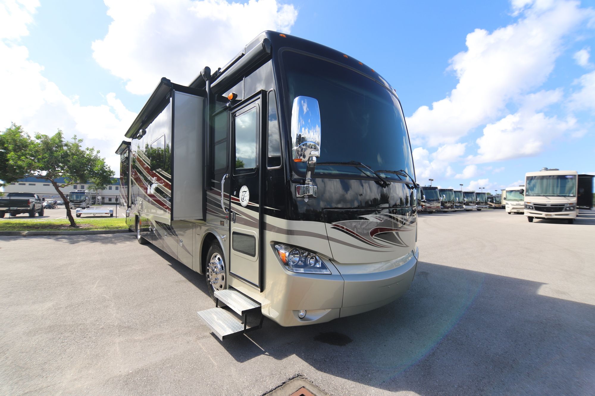Used 2014 Tiffin Motor Homes Phaeton 40QBH Class A  For Sale